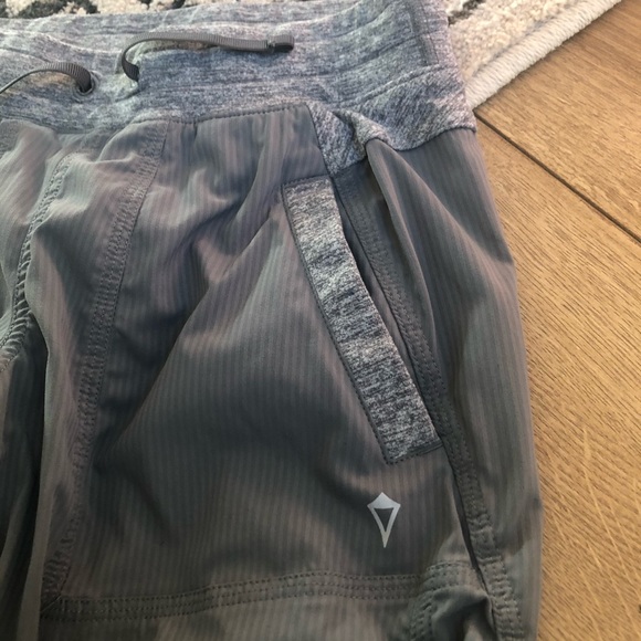 IVIVVA live to move capri pant 10 - Picture 5 of 10